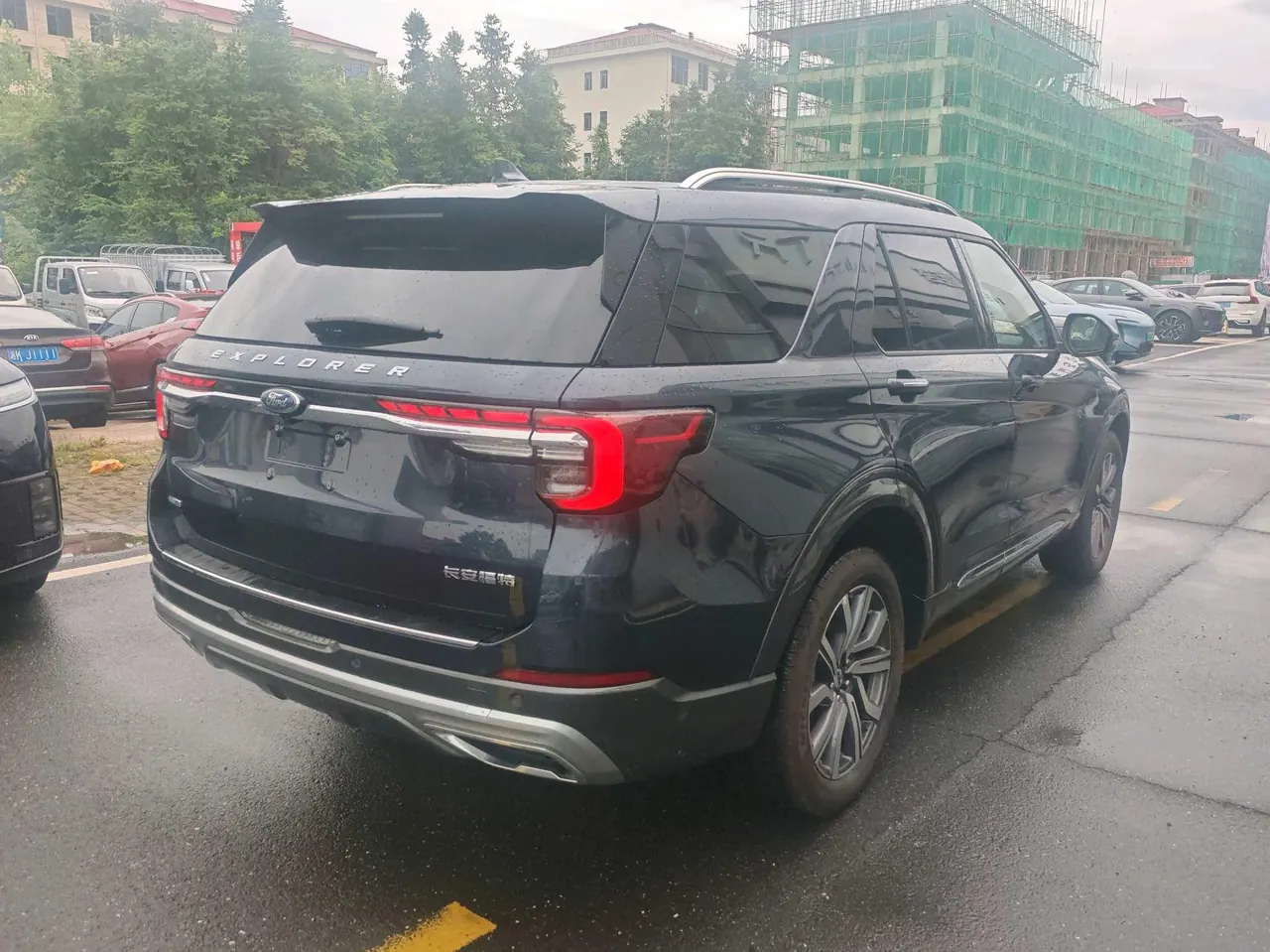 Ford 2023 Explorer 2.3T EcoBoost 285 Four-wheel Drive Titanium Edition 7-seat Automatic Gear 12