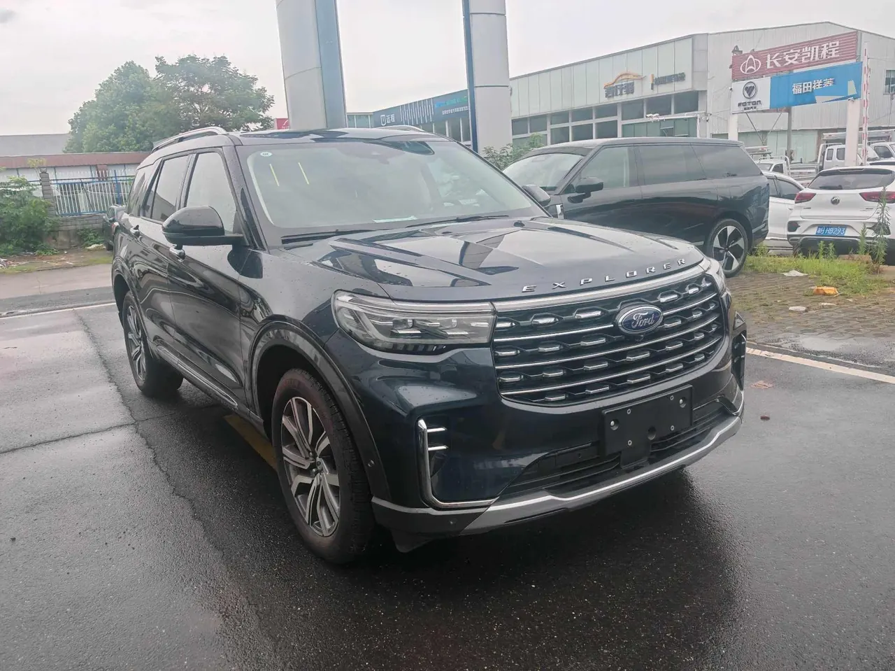 Ford 2023 Explorer 2.3T EcoBoost 285 Four-wheel Drive Titanium Edition 7-seat Automatic Gear 2