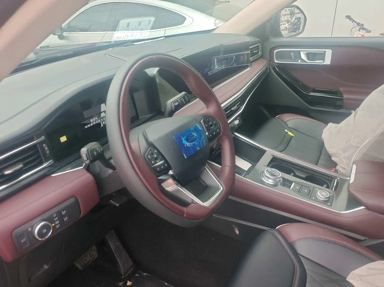 Ford 2023 Explorer 2.3T EcoBoost 285 Four-wheel Drive Titanium Edition 7-seat Automatic Gear 4
