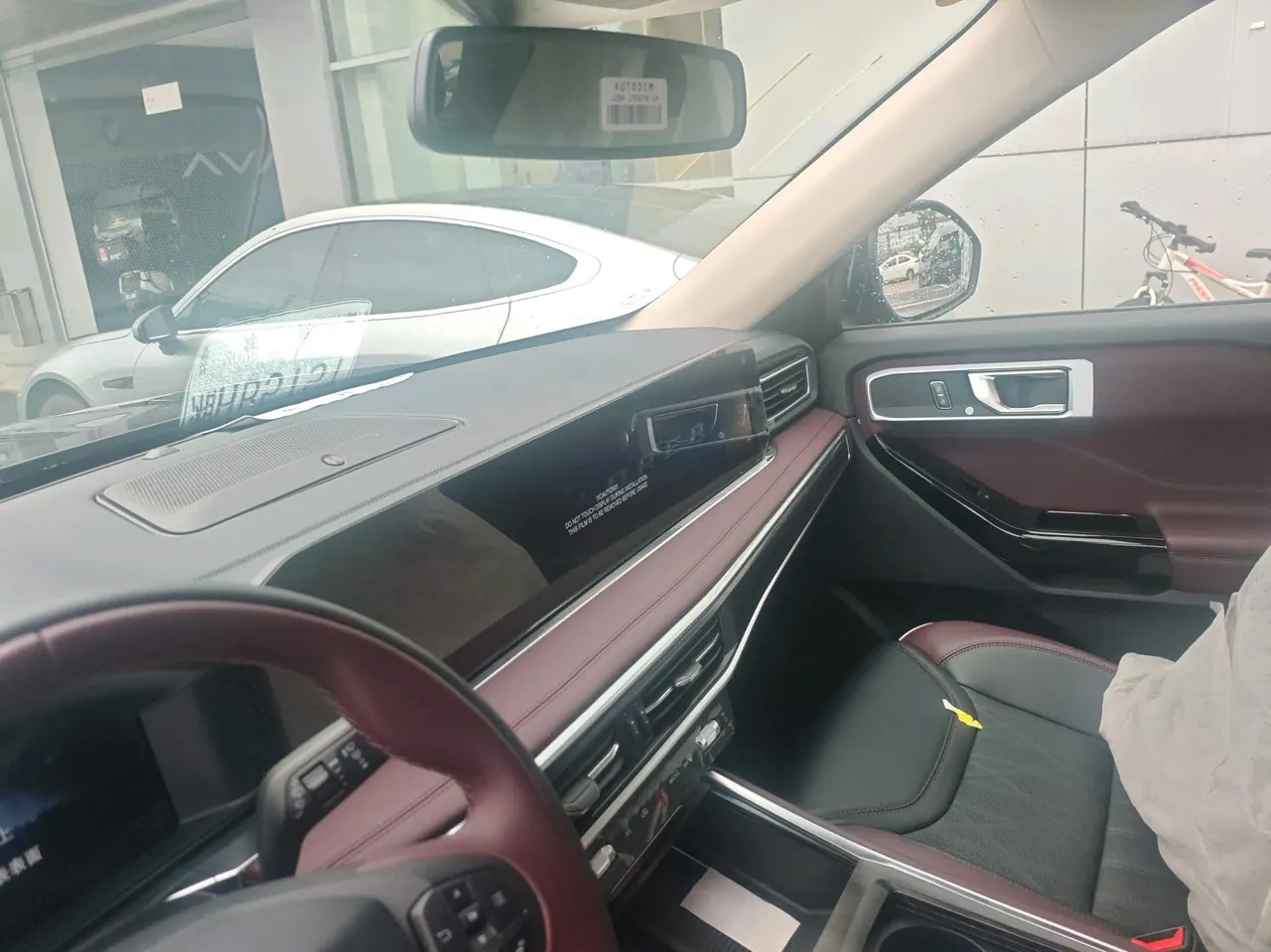 Ford 2023 Explorer 2.3T EcoBoost 285 Four-wheel Drive Titanium Edition 7-seat Automatic Gear 7