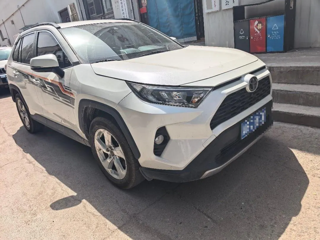 Toyota 2021 RAV4 Rongfeng 2.0 Stepless Four-wheel Drive Fashion PLUS Edition Automatic Gear 2