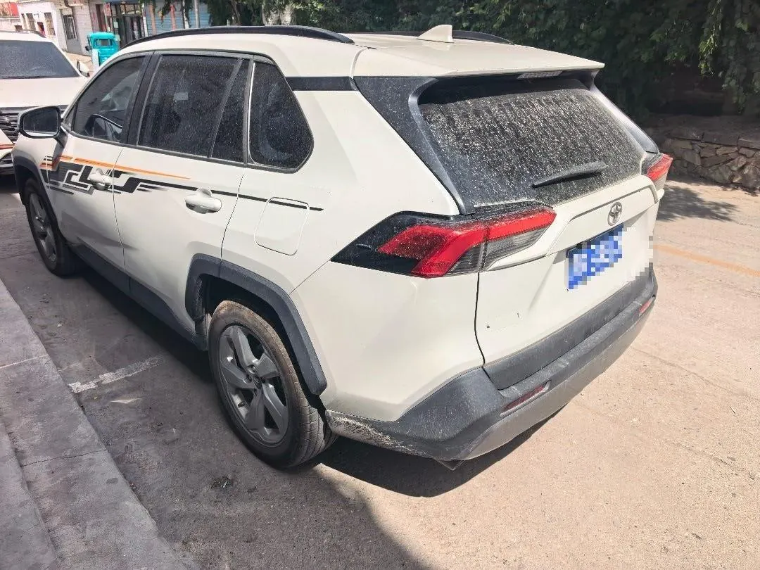 Toyota 2021 RAV4 Rongfeng 2.0 Stepless Four-wheel Drive Fashion PLUS Edition Automatic Gear 4