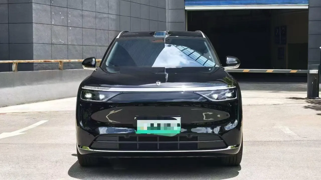 AITO 2025 AITO M8 Max Edition 53.4kWh 6-seat Edition Automatic Gear 7