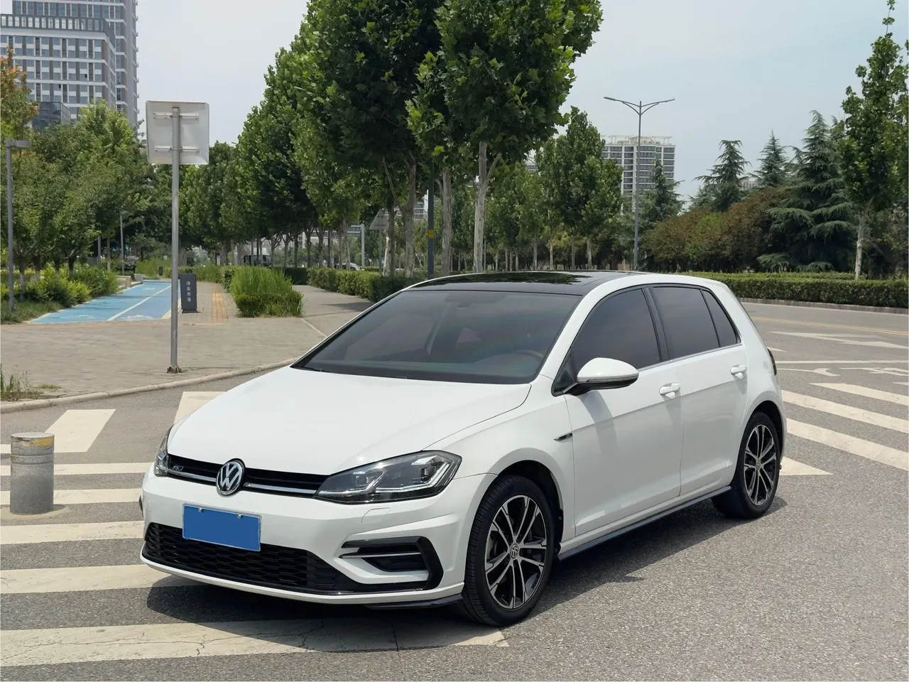 Open image lightbox: Volkswagen 2020 Golf 7 R-Line 1.4TSI 280TSI Beloved Edition Automatic