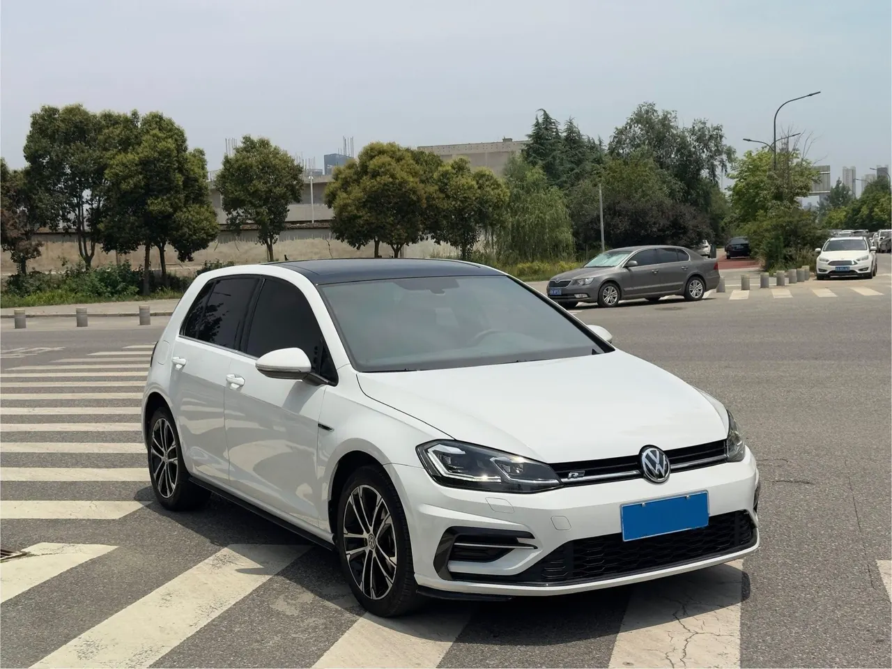 Volkswagen 2020 Golf 7 R-Line 1.4TSI 280TSI Beloved Edition Automatic 3