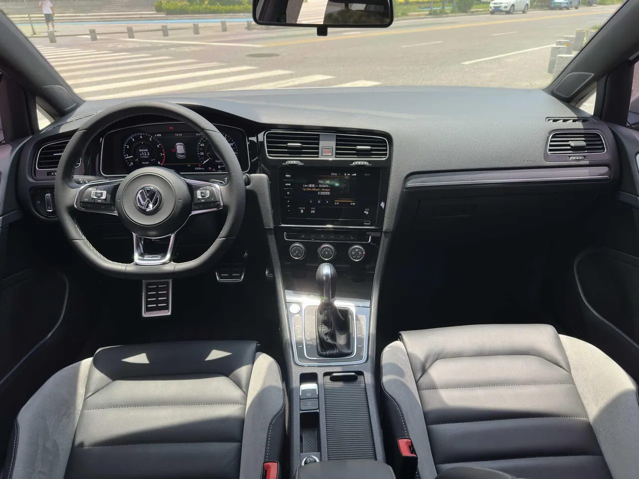 Volkswagen 2020 Golf 7 R-Line 1.4TSI 280TSI Beloved Edition Automatic 5