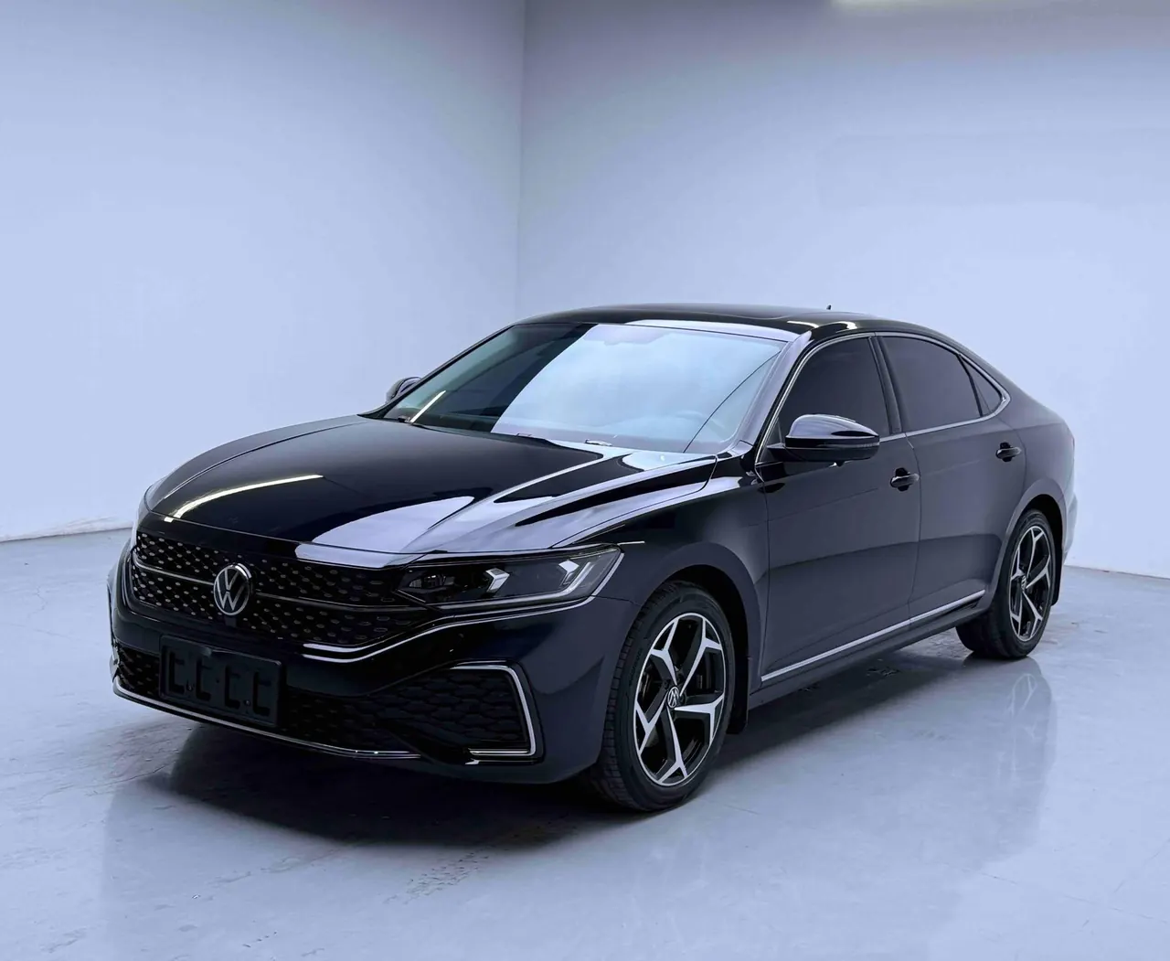 Open image lightbox: Volkswagen 2024 Passat 2.0TSI 380TSI Star Dragon Edition Automatic Gear
