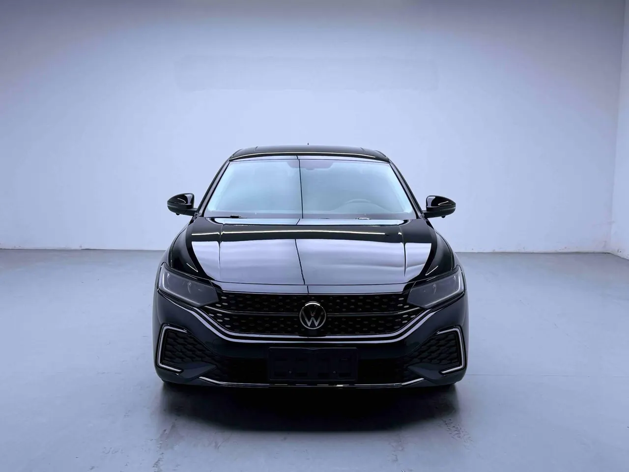 Volkswagen 2024 Passat 2.0TSI 380TSI Star Dragon Edition Automatic Gear 2