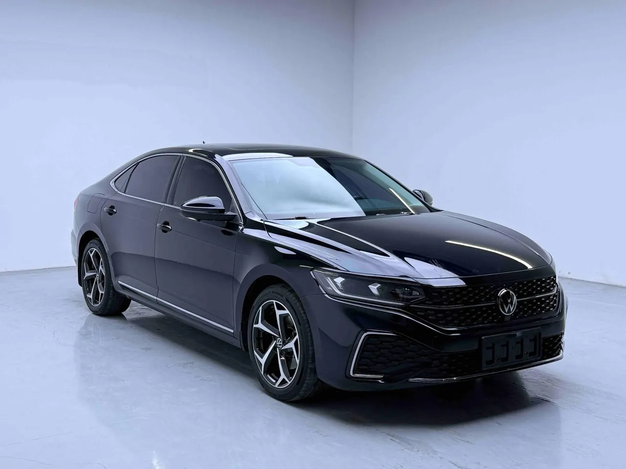 Volkswagen 2024 Passat 2.0TSI 380TSI Star Dragon Edition Automatic Gear 3