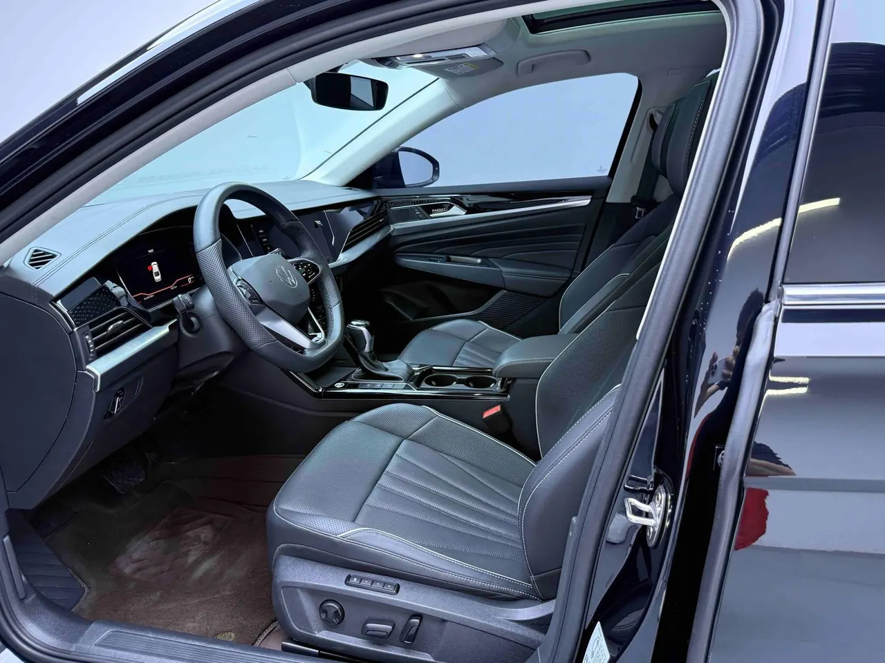 Volkswagen 2024 Passat 2.0TSI 380TSI Star Dragon Edition Automatic Gear 4