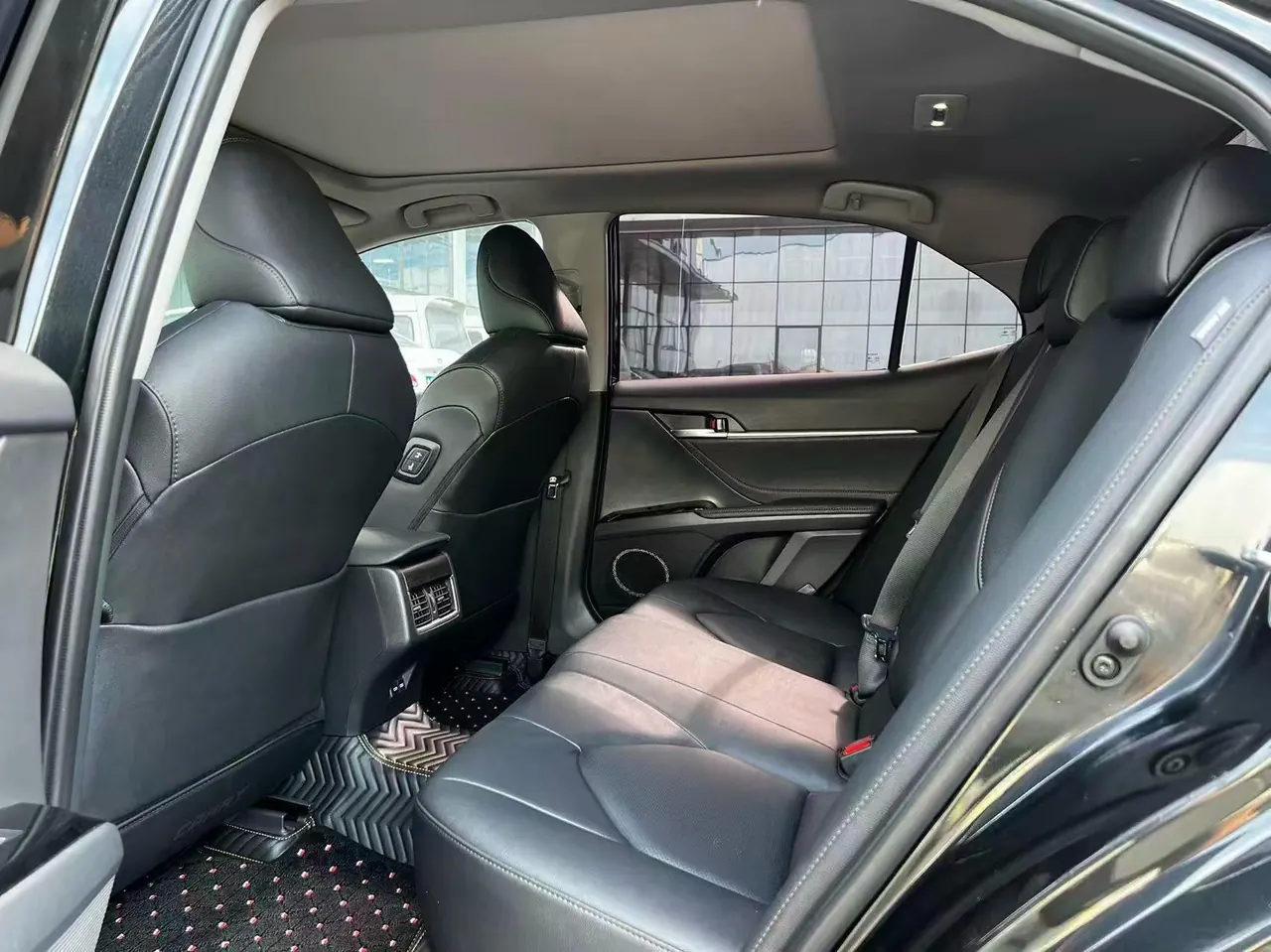Toyota 2023 Camry 2.5G Deluxe Edition Automatic Gear 3