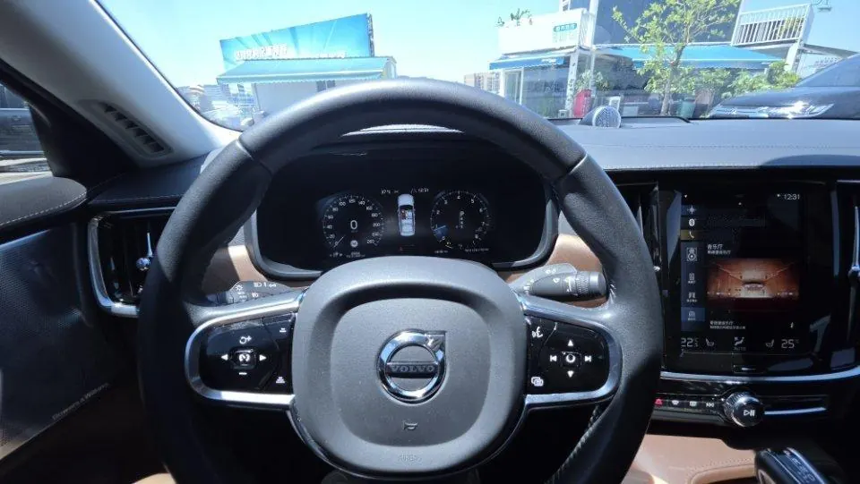 Volvo 2020 S90 2.0T T5 Zhiya Deluxe Edition Automatic Gear 9