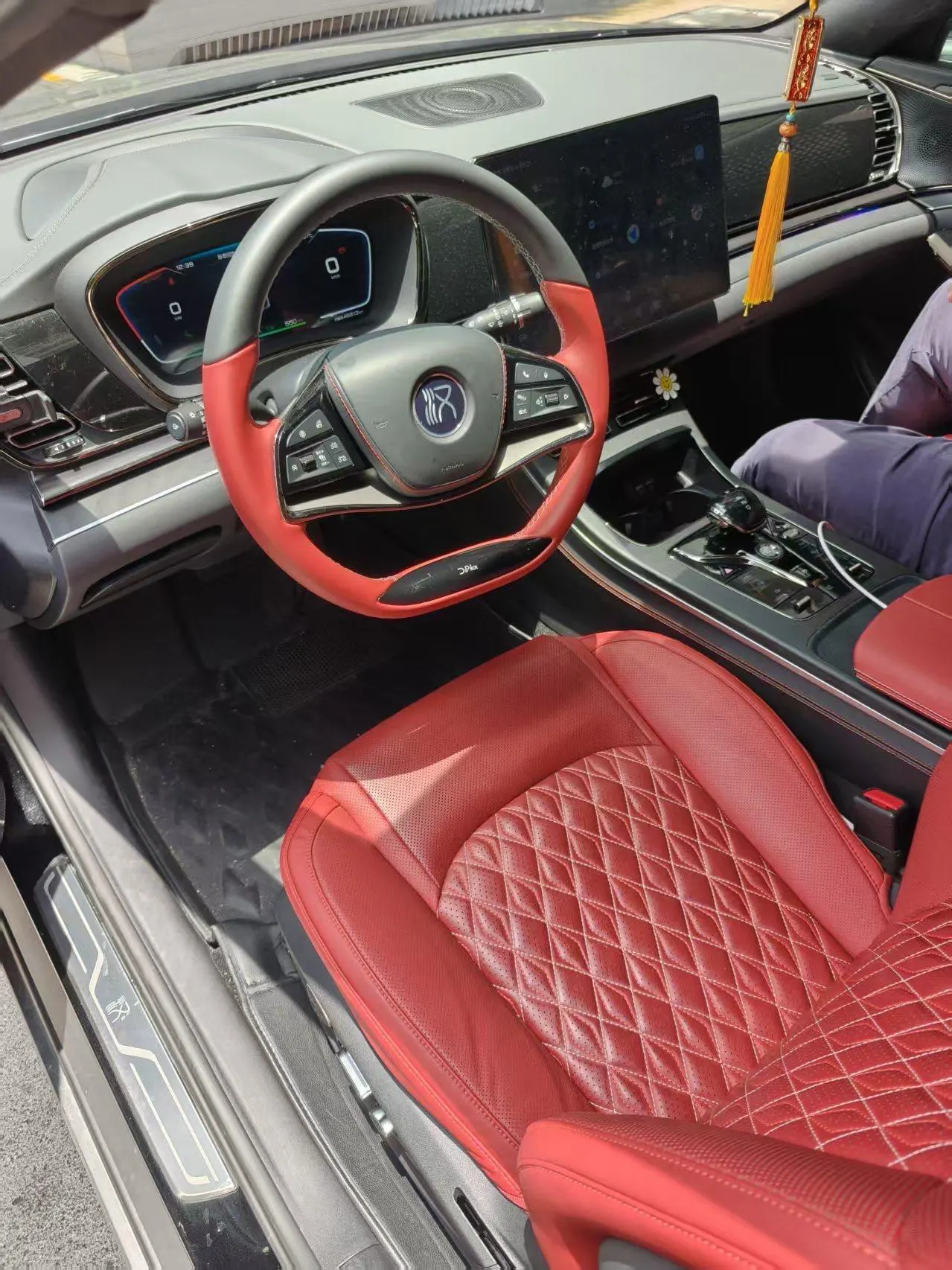 BYD 2020 Han four-wheel drive high-performance flagship automatic gear 2