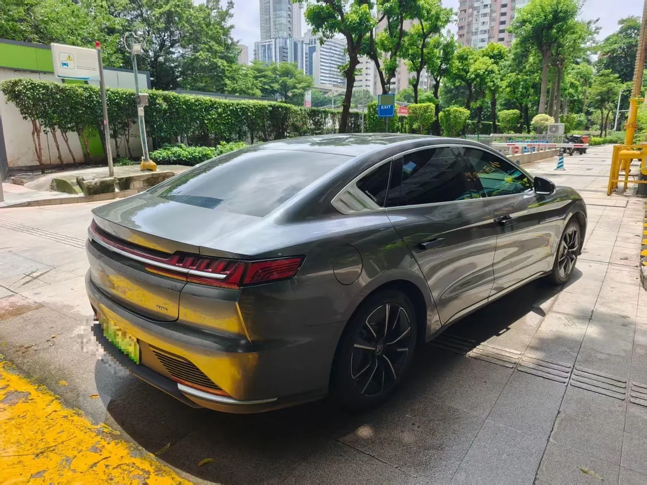 BYD 2020 Han four-wheel drive high-performance flagship automatic gear 4