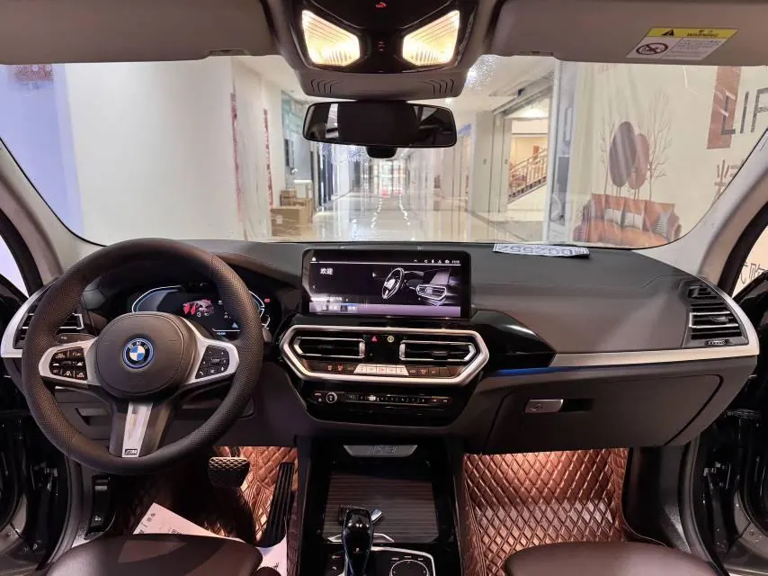 BMW 2022 iX3 leading automatic 5