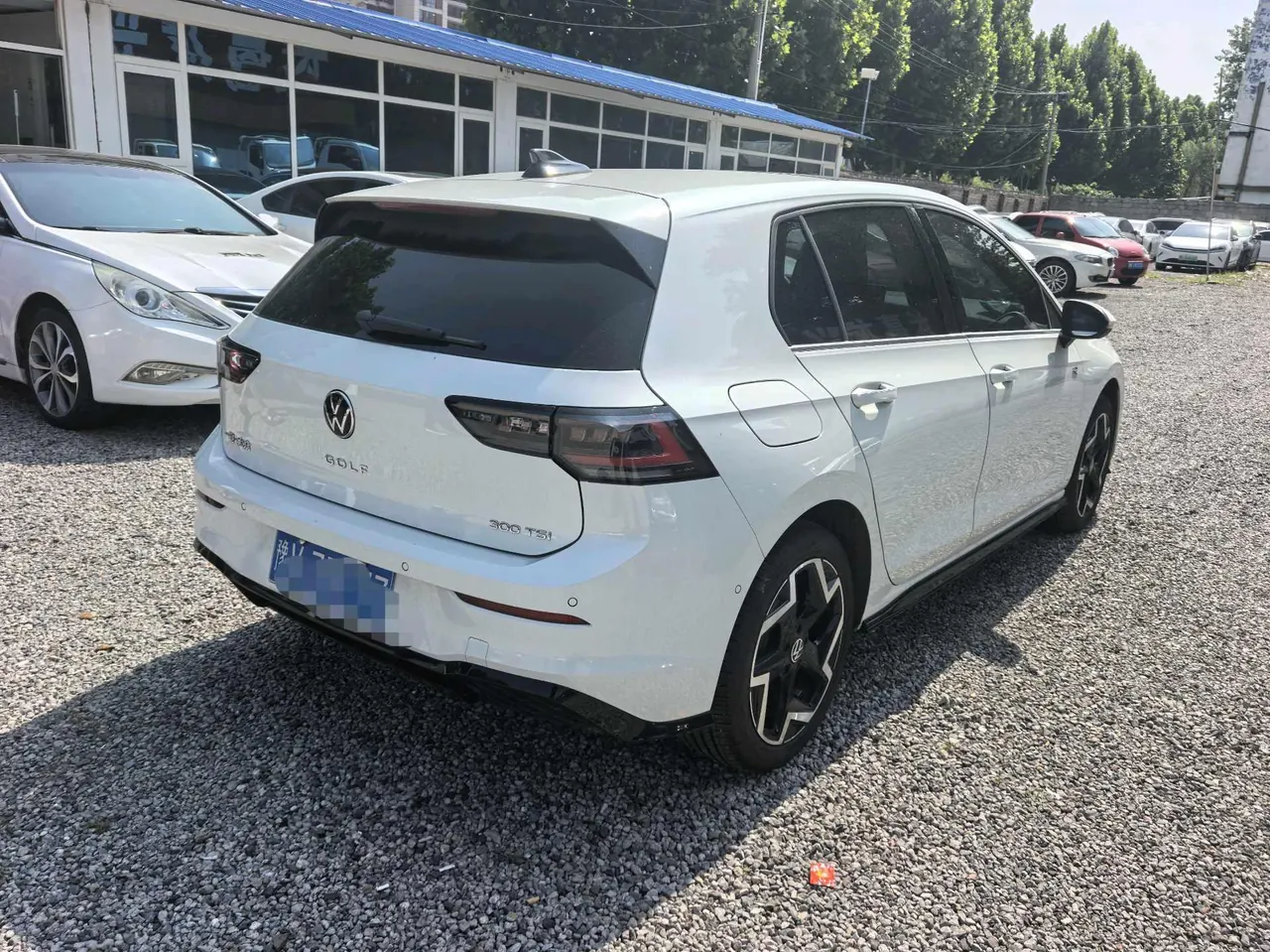 Volkswagen 2025 Golf 8 R-Line 1.5TSI 300TSI Automatic 6