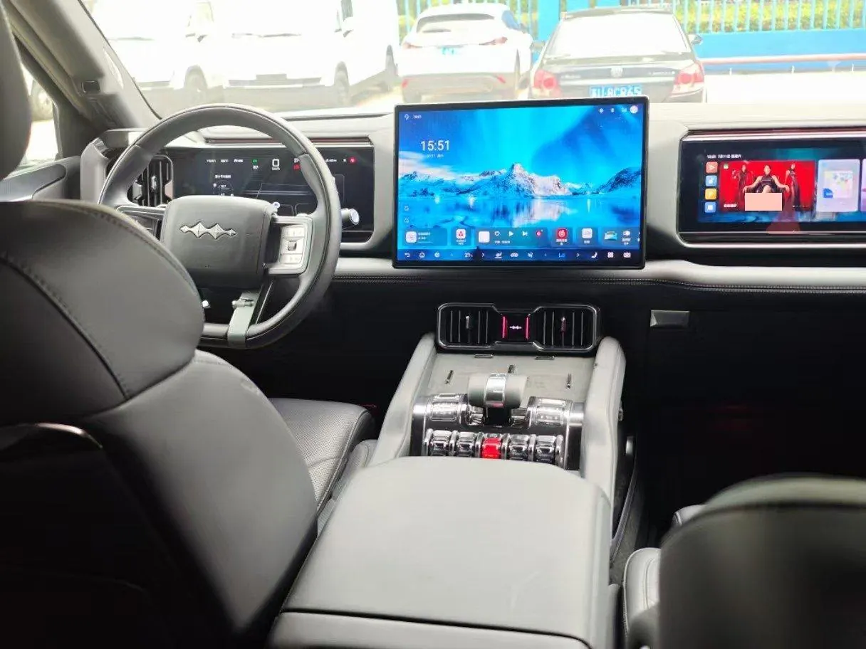 FangChengBao 2025 Leopard 8 2.0T Stepless Zhiyong Flagship UAV Edition 7-seat Automatic Gear 10