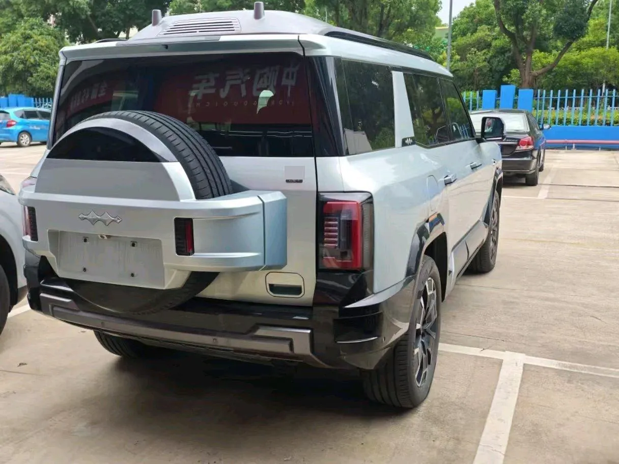FangChengBao 2025 Leopard 8 2.0T Stepless Zhiyong Flagship UAV Edition 7-seat Automatic Gear 6