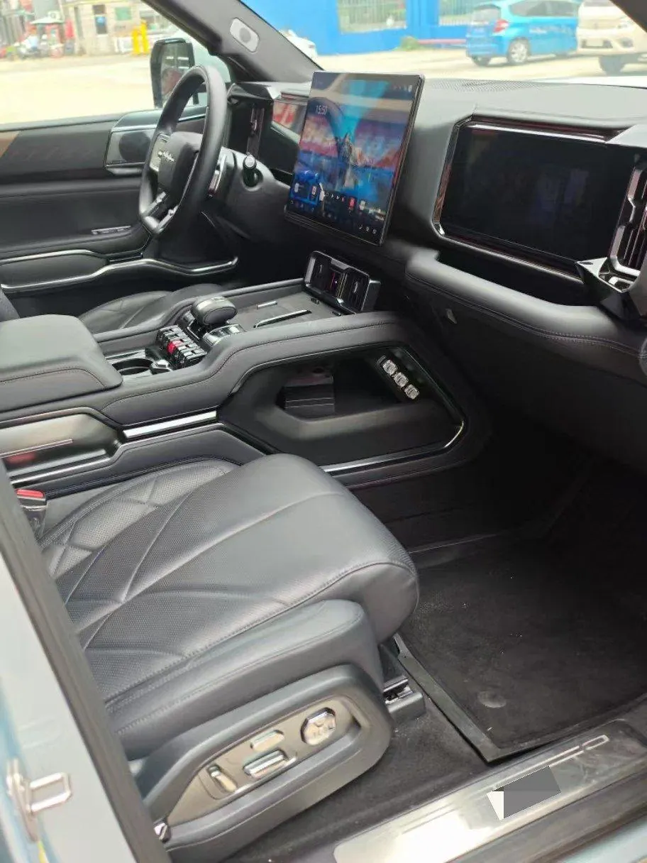 FangChengBao 2025 Leopard 8 2.0T Stepless Zhiyong Flagship UAV Edition 7-seat Automatic Gear 8