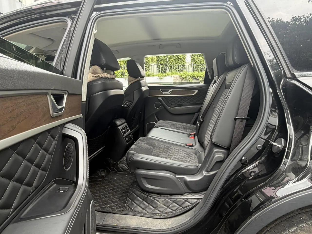 HongQi 2022 HS7 48V 2.0T Two-Drive Smart Union Flag Edition 7-seat Automatic Gear 5