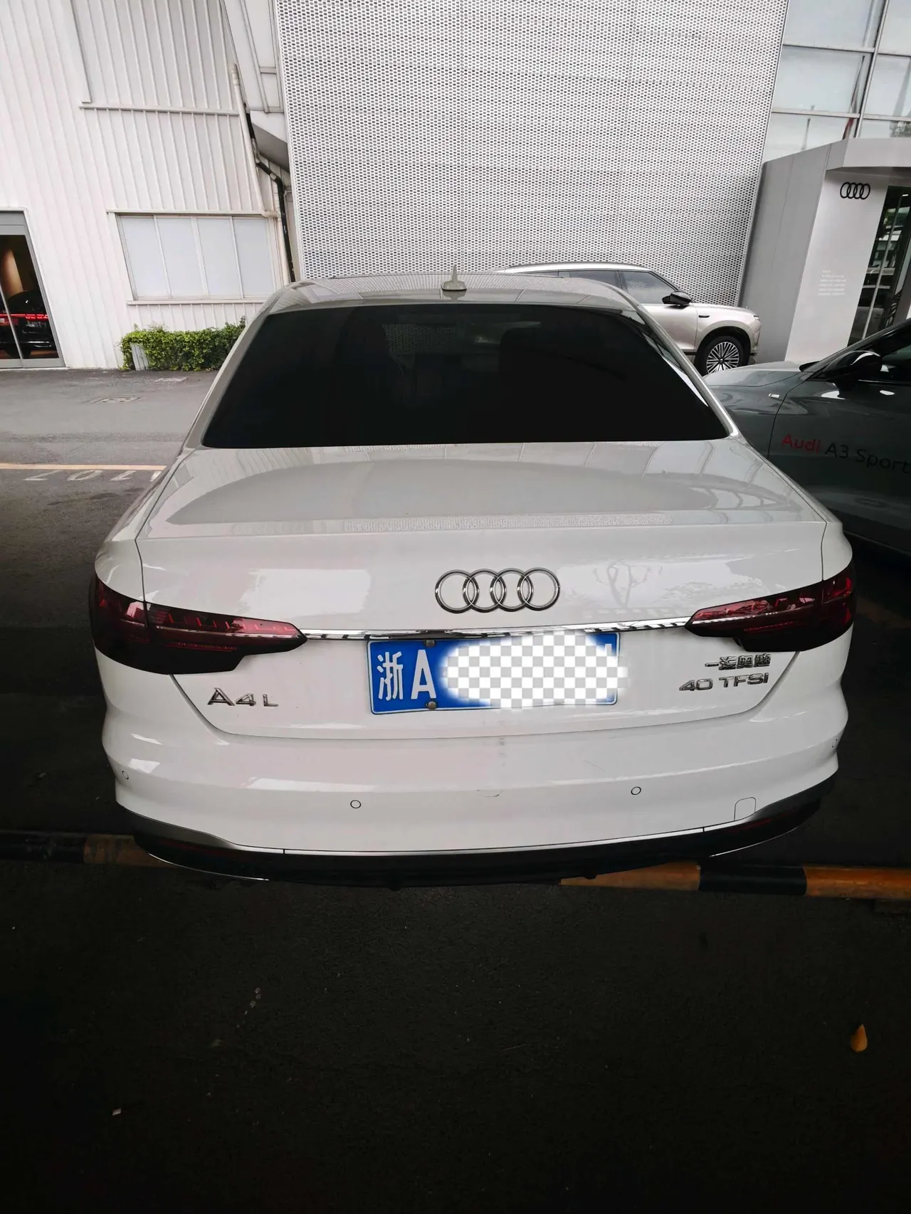 Audi 2020 A4L 2.0TFSI 40TFSI Fashion Dynamic Automatic 3