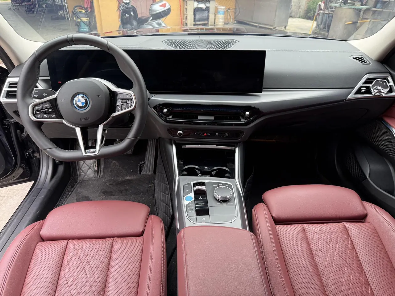 BMW 2025 i3 eDrive 35 L automatic gear 9