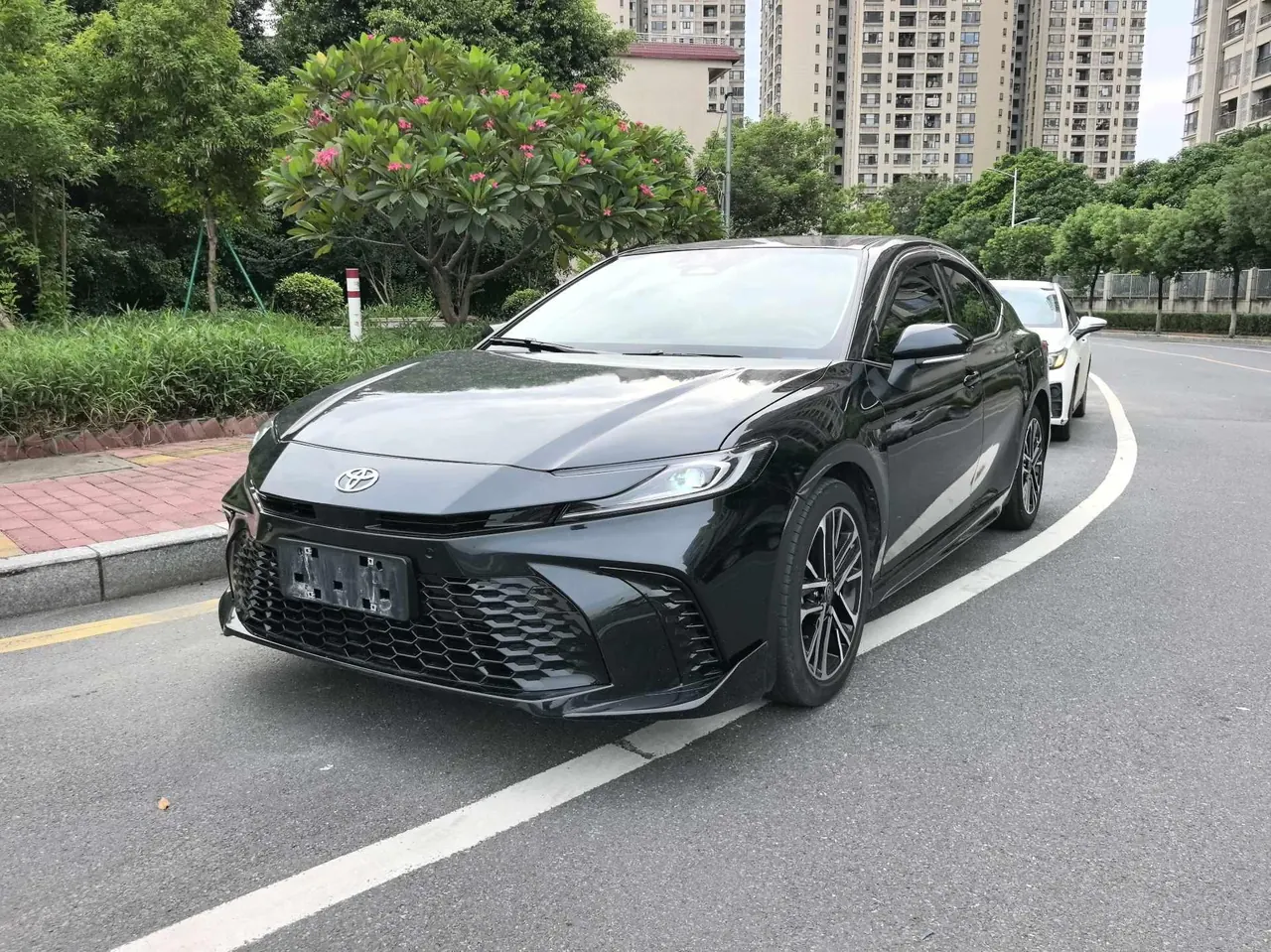 Open image lightbox: Toyota 2025 Camry Dual Engine 2.0HXS Stepless Brilliant Edition Automatic Gear