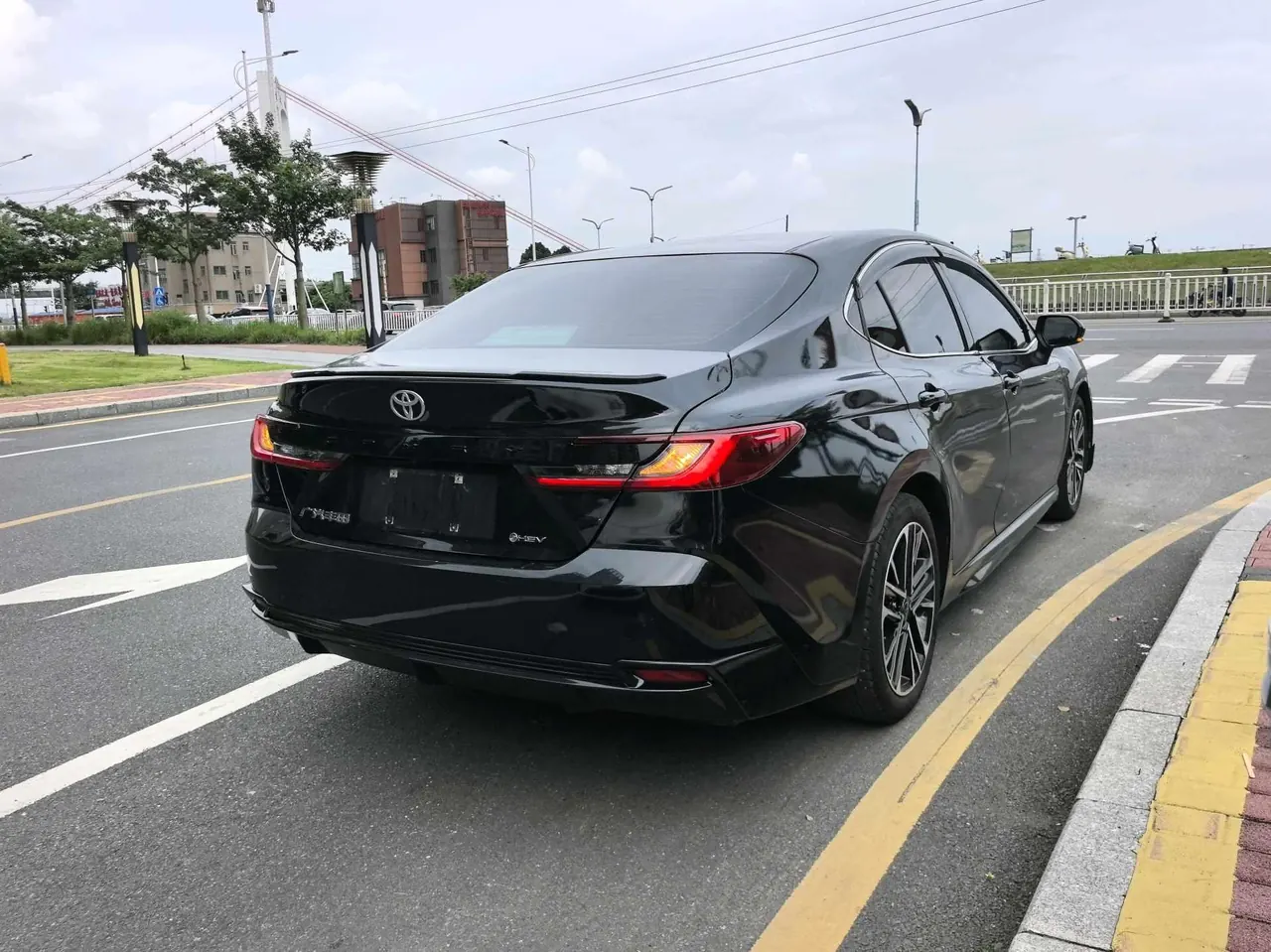 Toyota 2025 Camry Dual Engine 2.0HXS Stepless Brilliant Edition Automatic Gear 10