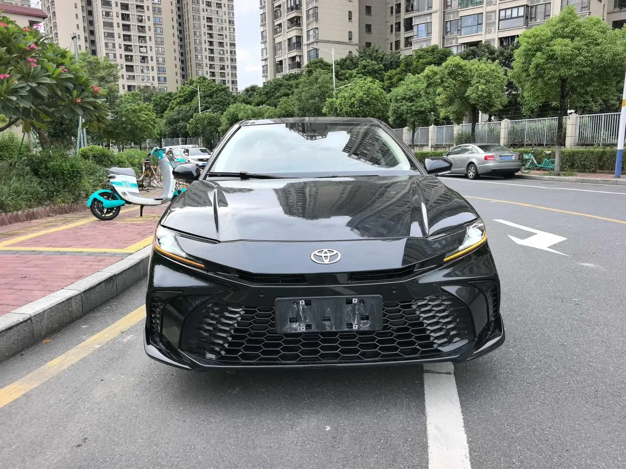Toyota 2025 Camry Dual Engine 2.0HXS Stepless Brilliant Edition Automatic Gear 2