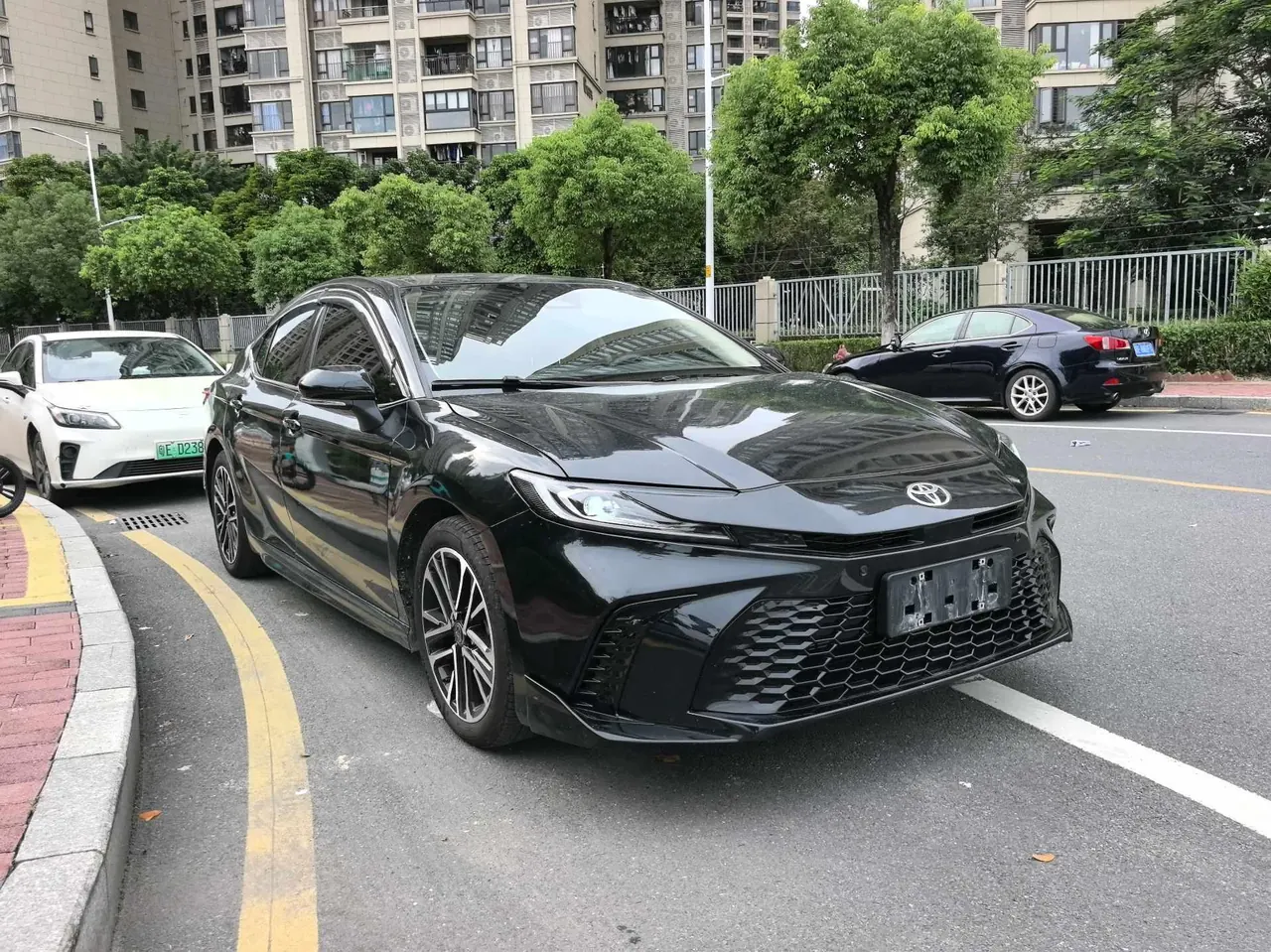 Toyota 2025 Camry Dual Engine 2.0HXS Stepless Brilliant Edition Automatic Gear 3