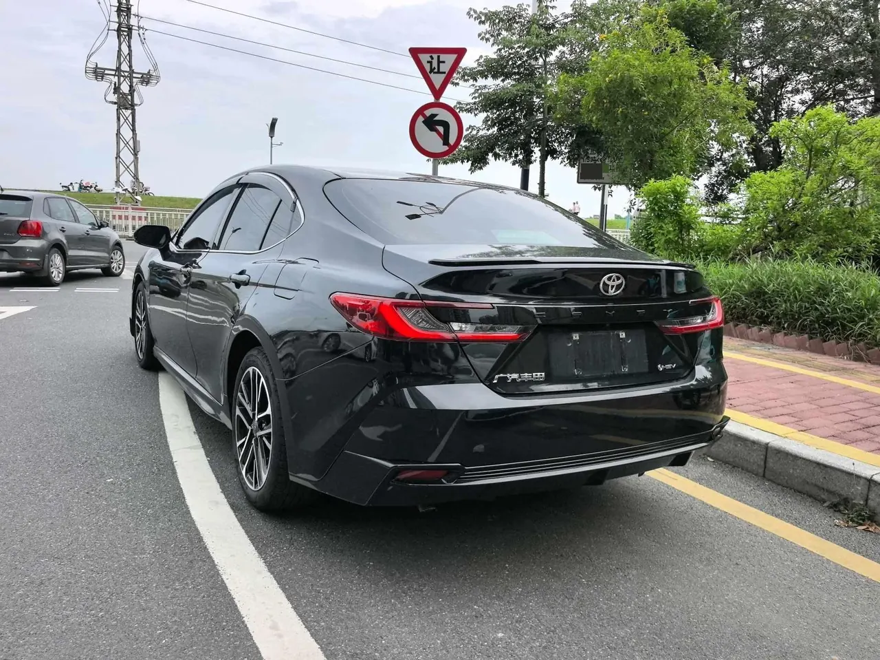 Toyota 2025 Camry Dual Engine 2.0HXS Stepless Brilliant Edition Automatic Gear 8