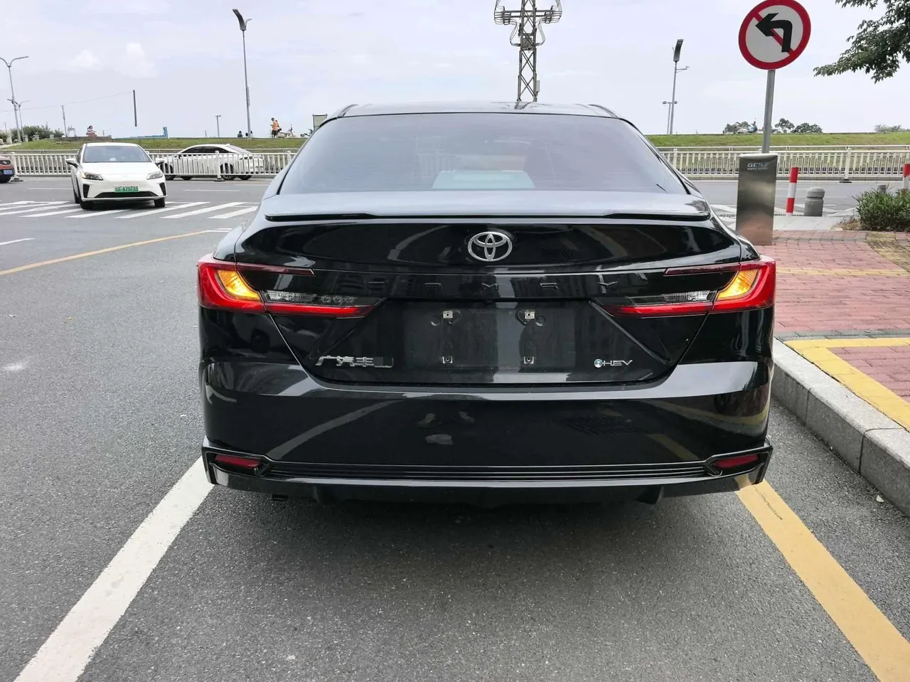Toyota 2025 Camry Dual Engine 2.0HXS Stepless Brilliant Edition Automatic Gear 9