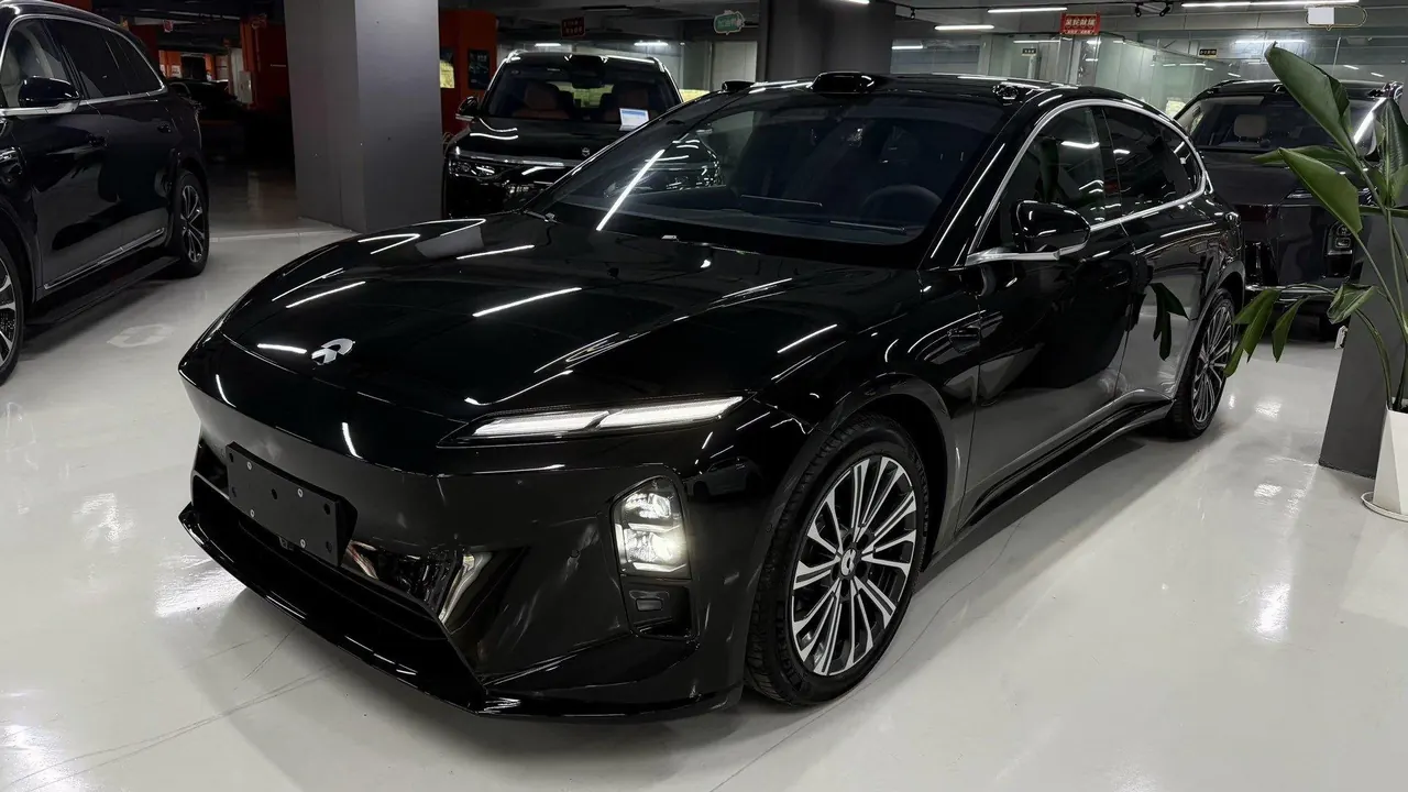 Open image lightbox: NIO 2026 ET5T 100kWh Touring automatic