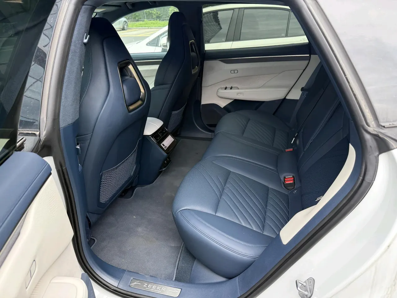 Zeekr 2025 Zeekr 001 YOU version 100kWh four-wheel drive automatic gear 5