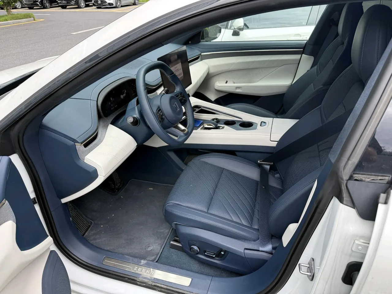 Zeekr 2025 Zeekr 001 YOU version 100kWh four-wheel drive automatic gear 8