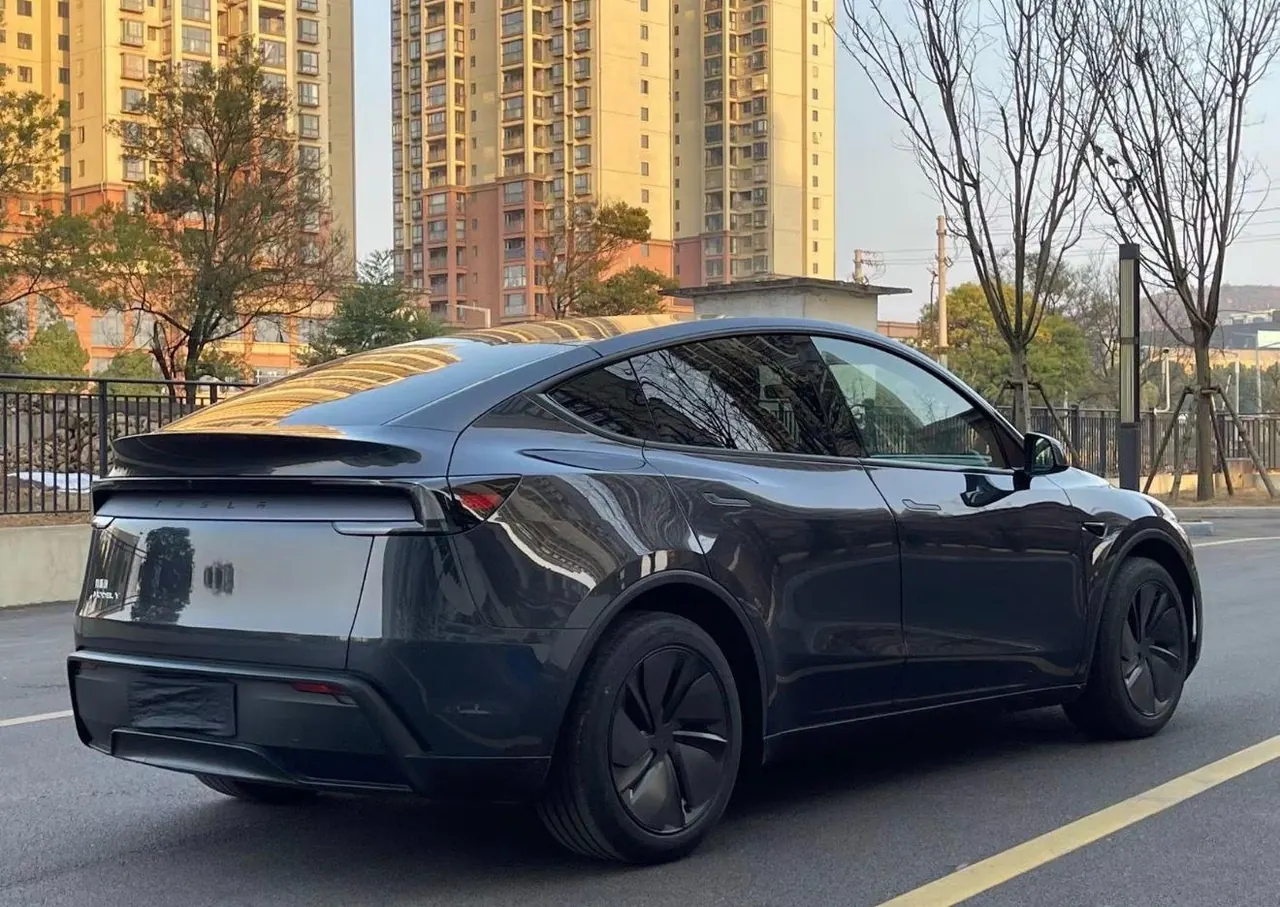 Tesla 2025 Model Y rear-wheel drive version automatic transmission 5
