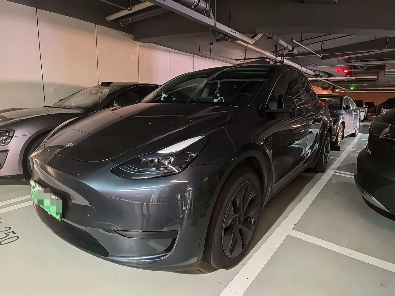 Tesla 2024 Model Y rear-wheel drive version automatic transmission - View 1