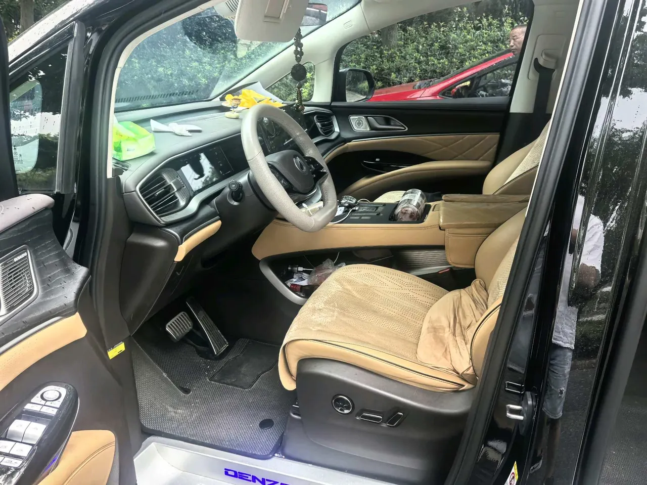 Denza 2025 Denza D9 DM-i 1.5T Stepless Smart Driving Edition 1020 Four-wheel Drive Premium Automatic Gear 5
