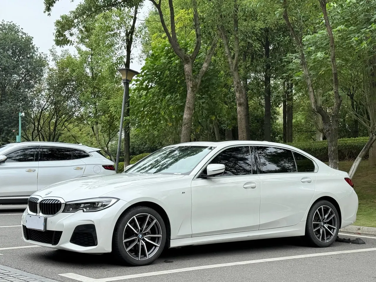 Открыть галерею: BMW 3 Series 2022 325Li 2.0T M Sports Suit (Modified) Automatic Gear