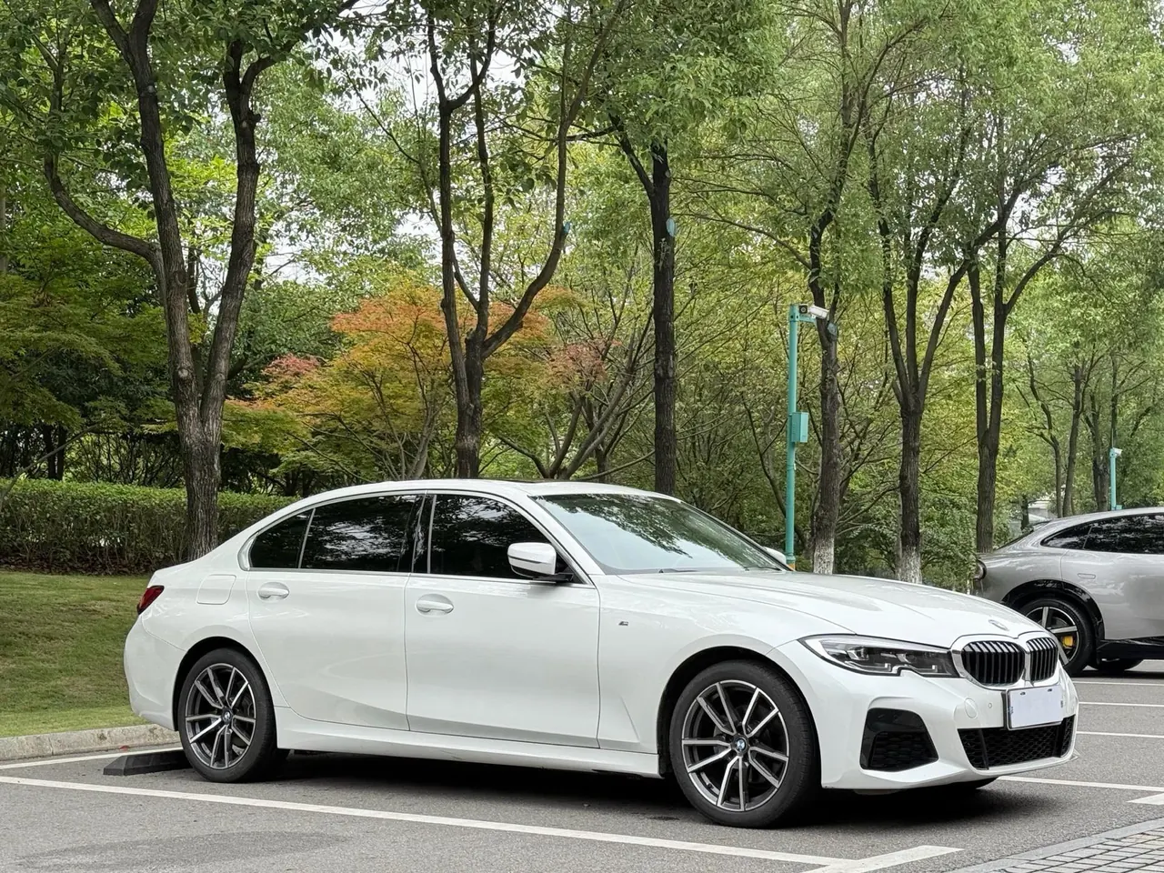 BMW 3 Series 2022 325Li 2.0T M Sports Suit (Modified) Automatic Gear 3