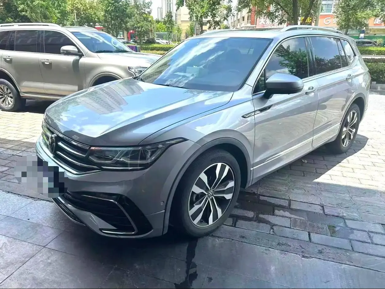 Open image lightbox: Volkswagen 2022 Tiguan L R-Line 2.0TSI 330TSI Two-Drive R-Line Ultimate Automatic Gear