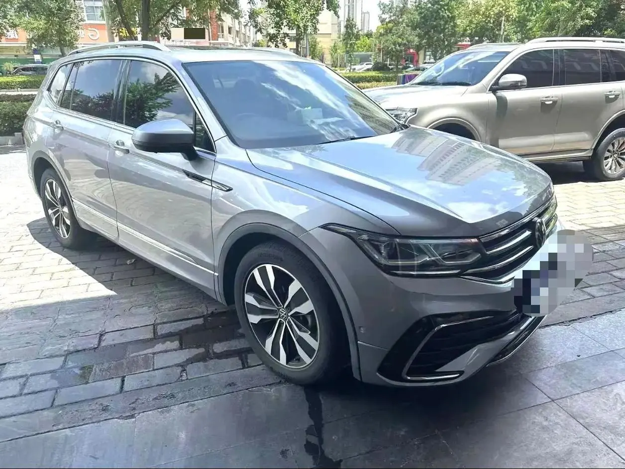 Volkswagen 2022 Tiguan L R-Line 2.0TSI 330TSI Two-Drive R-Line Ultimate Automatic Gear 3