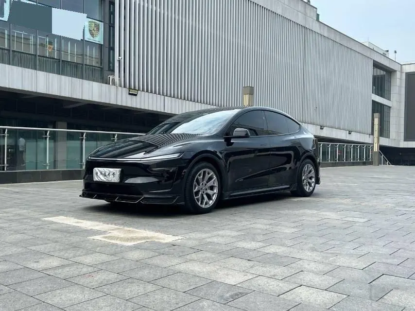 打开图片灯箱:Tesla 2025 Model Y L Long Endurance All-Wheel Drive Automatic Transmission