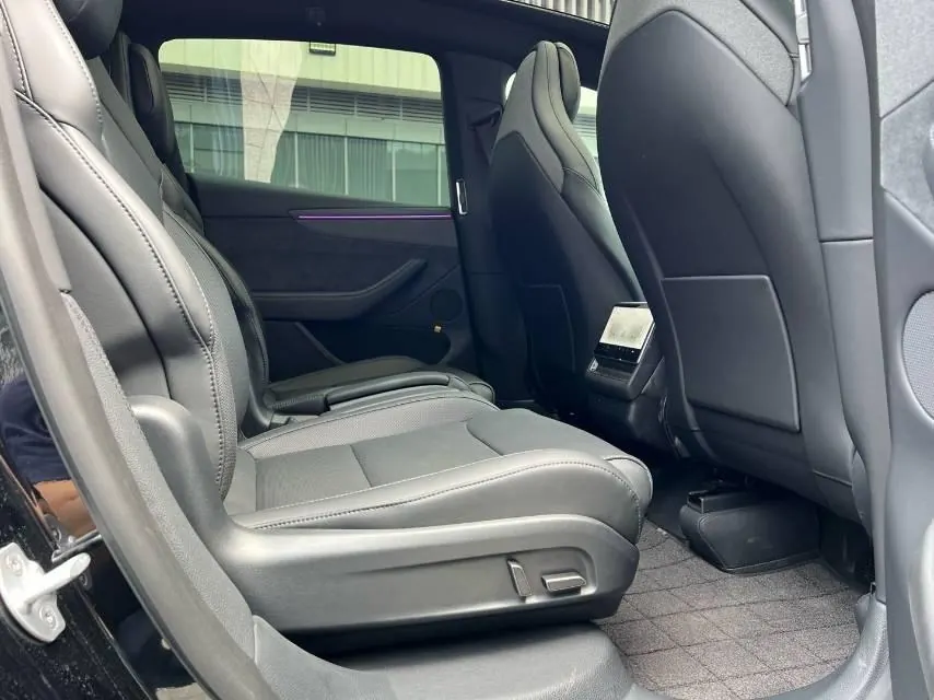 Tesla 2025 Model Y L Long Endurance All-Wheel Drive Automatic Transmission 10