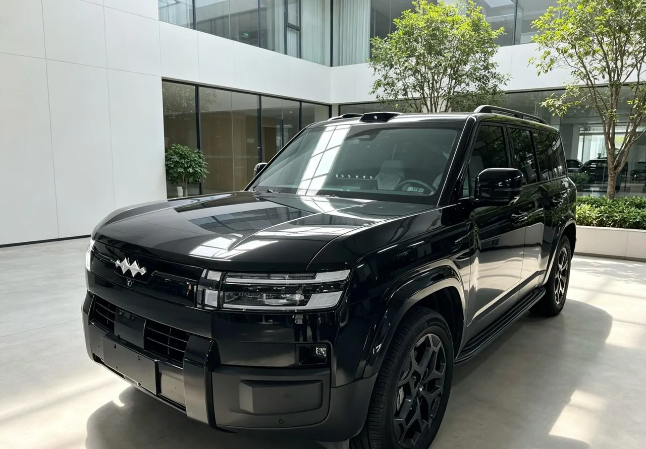 Открыть галерею: FangChengBao 2025 titanium 7 1.5T stepless 190KM four-wheel drive Ultra version of automatic gear