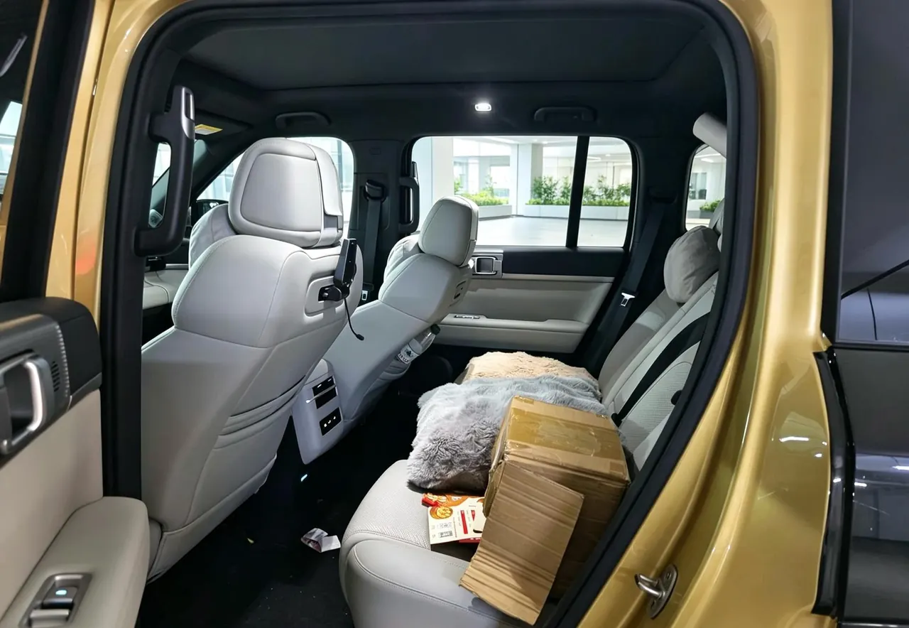 FangChengBao 2025 titanium 7 1.5T stepless 190KM four-wheel drive Ultra version of automatic gear 3