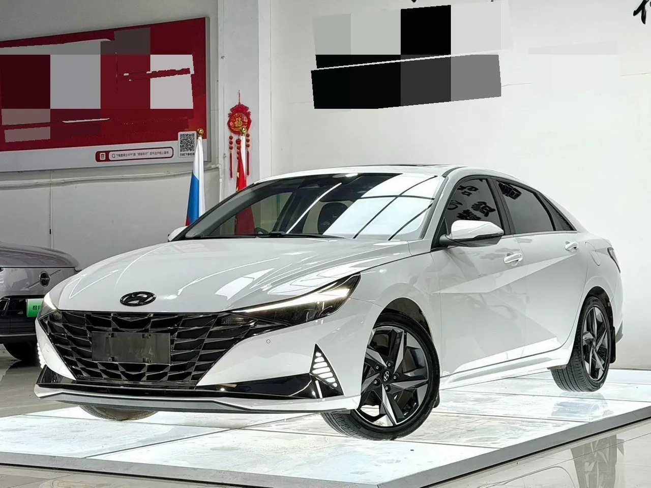 Открыть галерею: Hyundai 2022 Elantra -3-compartment 1.5 stepless LUX premium automatic gear