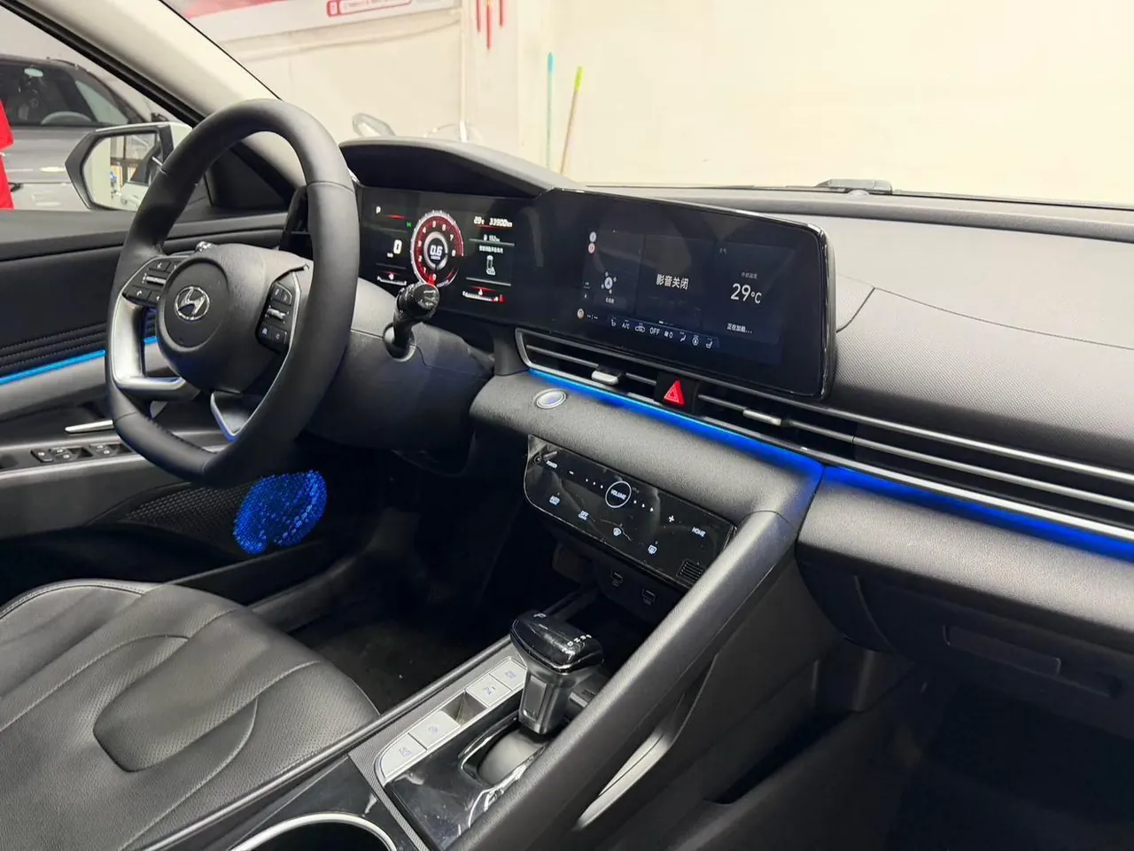 Hyundai 2022 Elantra -3-compartment 1.5 stepless LUX premium automatic gear 9