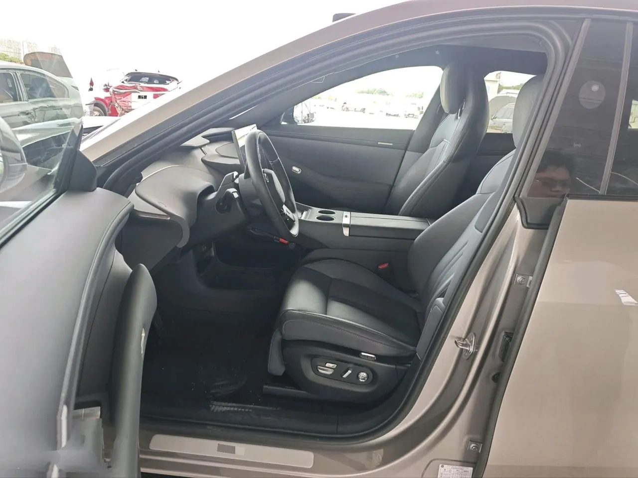 MI 2025 YU7 Long Endurance Four-wheel Drive Pro Edition Automatic Gear 5
