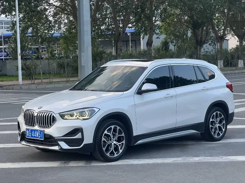 Open image lightbox: BMW 2022 X1 sDrive20Li 1.5T exclusive automatic gear